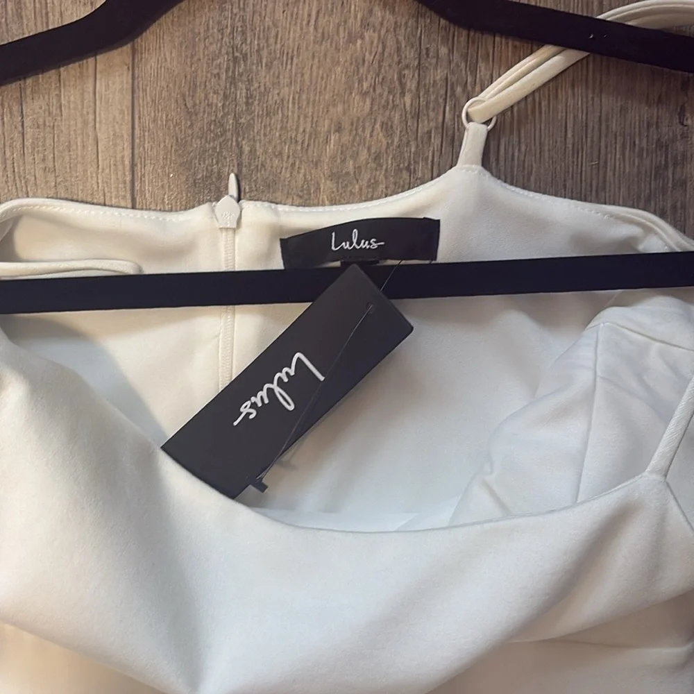 White ruffle bodycon dress - NWT - Picture 4 of 8